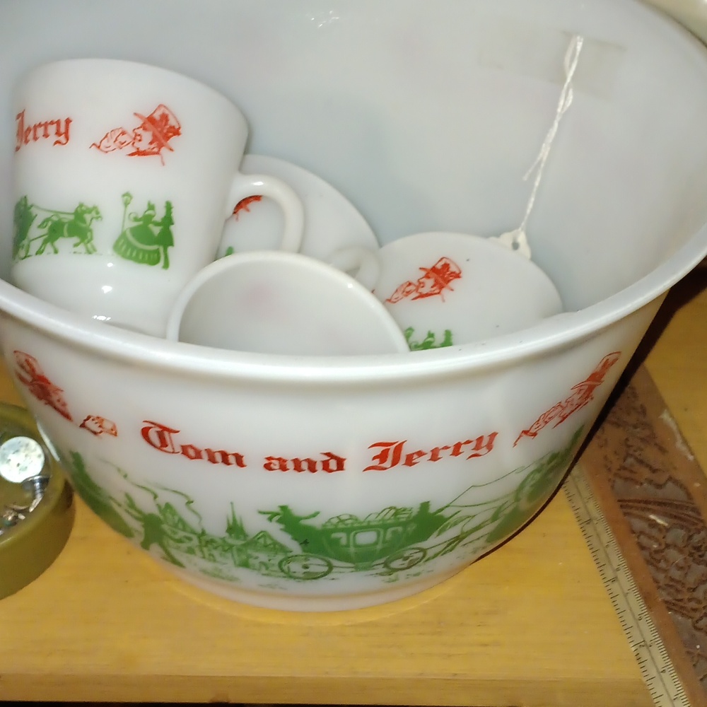 Vintage Tom and Jerry egg nog serving set